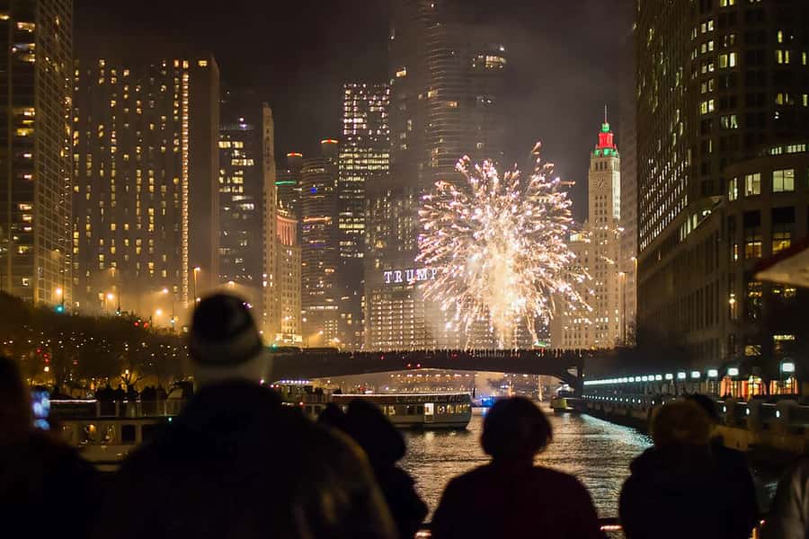 Chicago: Fireworks Cruise with Lake or River Viewing Options - Choose your Chicago fireworks setting