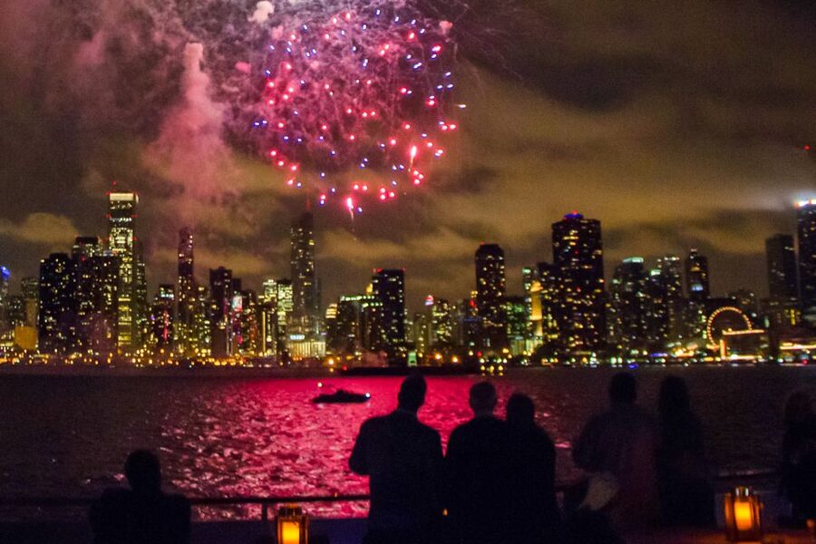Chicago: Fireworks Cruise with Lake or River Viewing Options - The Chicago Locks and the wait between city and lake