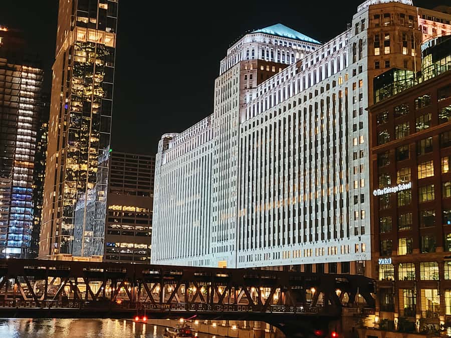 Chicago: Fireworks Cruise with Lake or River Viewing Options - Watching fireworks from the river mouth