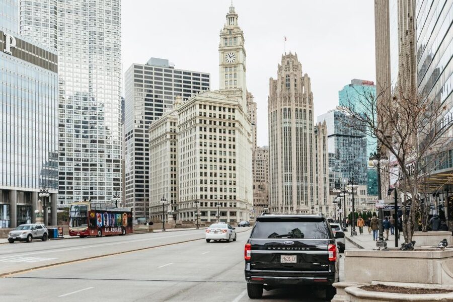 Chicago: Gangsters and Ghosts Guided Walking Tour - Meeting at Hoyt’s Tavern