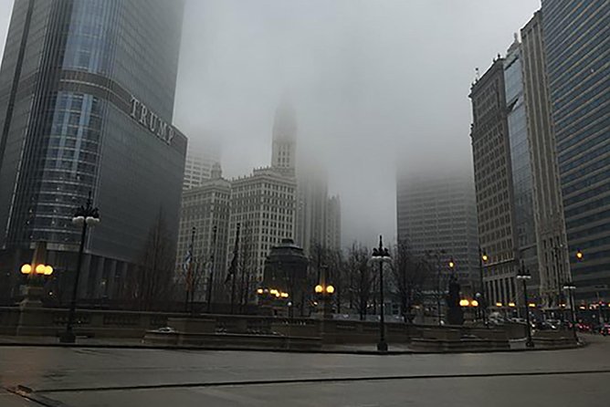 Chicago: Gangsters and Ghosts Walking Tour - The Chicago Theatre and downtown photo stops
