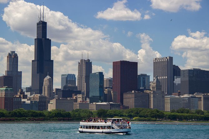 Chicago Lake and River Architecture Tour - Starting at the Wrigley Building on Michigan Avenue