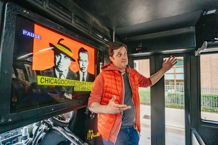 Chicago: Mob and Crime Bus Tour - What the guides add to the experience