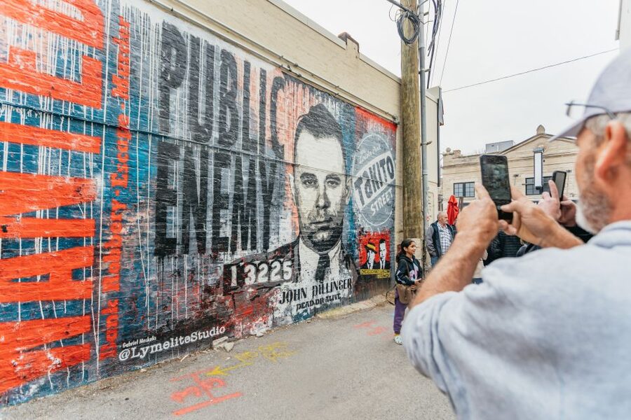 Chicago: Mob and Crime Bus Tour - Comfort, sound, and the amount of walking