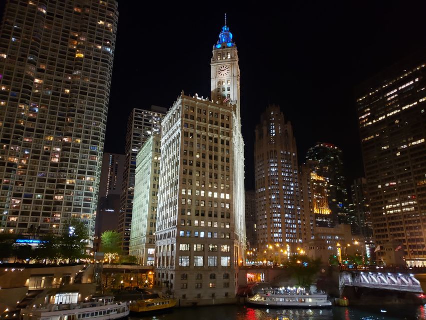Chicago River: 1.5-Hour Guided Architecture Cruise - The Merchandise Mart and Chicago’s grand scale