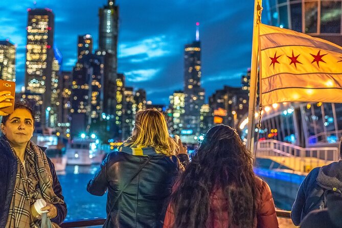 Chicago River 45-Minute Architecture Tour from Magnificent Mile - The Riverwalk and Michigan Avenue Bridge
