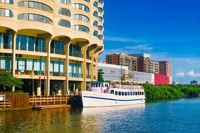 Chicago River 90-Minute Architecture Boat Tour - Aqua Tower and modern Chicago design