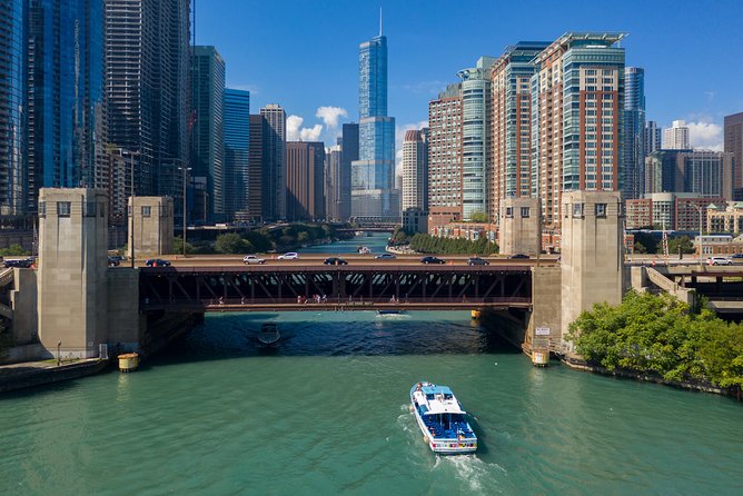 Chicago Sightseeing River and Lake Cruise - The Lake Michigan section: Chicago’s skyline in full view