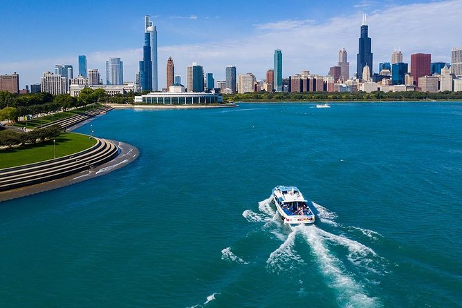 Chicago Sightseeing River and Lake Cruise - Landmark views from the Wrigley Building to 875 North Michigan