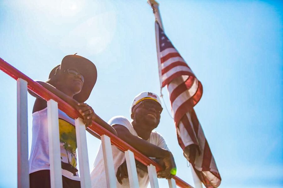 Cincinnati: Riverboat Cruise with Lunch and Entertainment - Banjo music and local stories