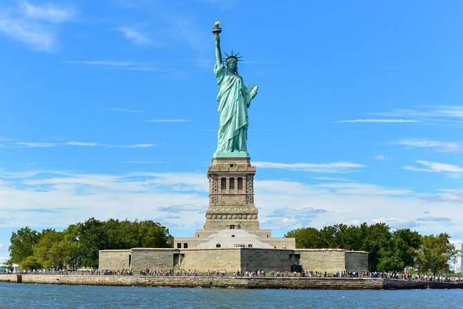 Circle Line: 1.5hr - New York City Landmarks Cruise - Hudson Yards, The Vessel, and Little Island