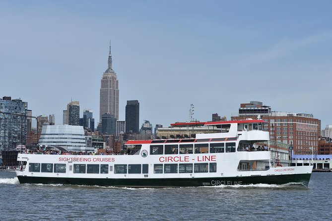 Circle Line: 1.5hr - New York City Landmarks Cruise - Governors Island and the United Nations