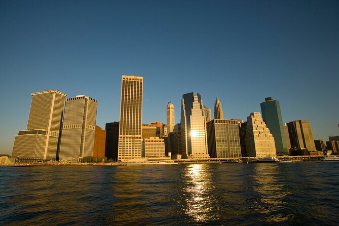 Circle Line: 2hr - New York City Harbor Lights Cruise - Food, drinks, Wi-Fi, and indoor comfort