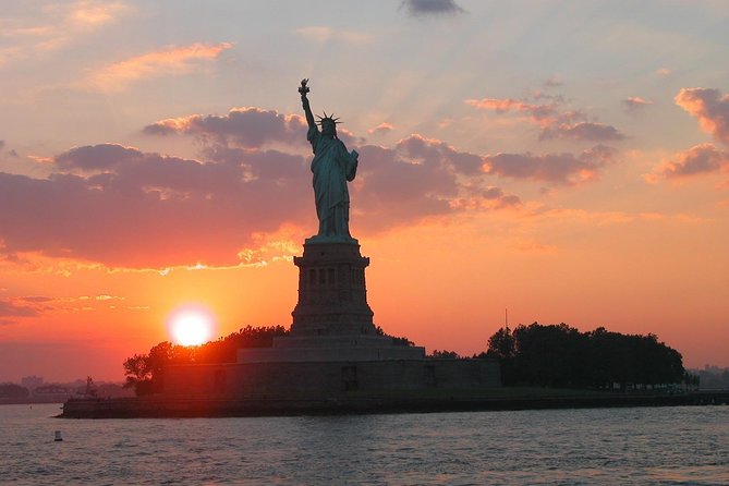 Circle Line: 2hr - New York City Harbor Lights Cruise - Manhattan’s illuminated skyline from the Hudson