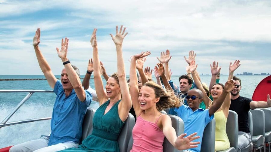 City Cruises Chicago: Seadog Lakefront Speedboat Ride - Guides, Crew, and the Family Atmosphere