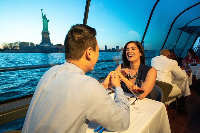 City Cruises New York: Bateaux Premier Dinner Cruise - A dinner cruise with New York doing the decorating