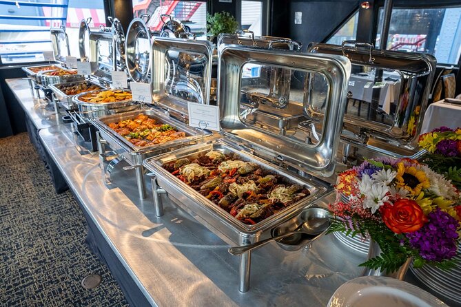 City Cruises New York: Signature Dinner Cruise - Brooklyn Bridge and Lower Manhattan after dark