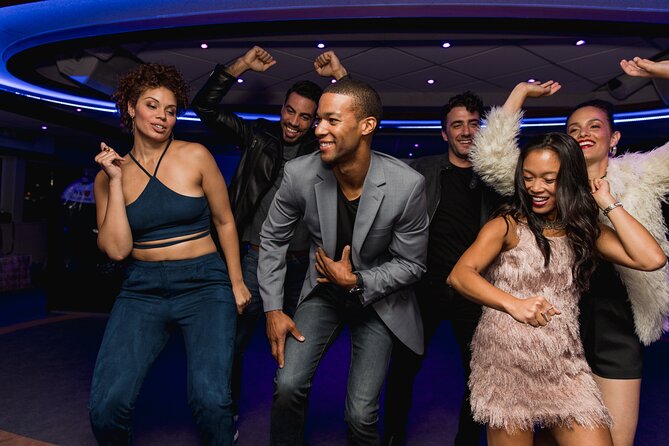 City Cruises New York: Signature Dinner Cruise - Dinner, dancing, and the DJ: know the mood