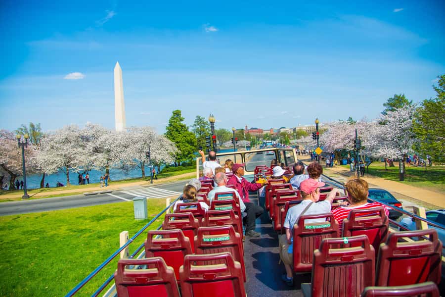 DC: Hop-on Hop-off Tour by Open-top Bus with 17 Stops - The National Mall route, from monument to monument