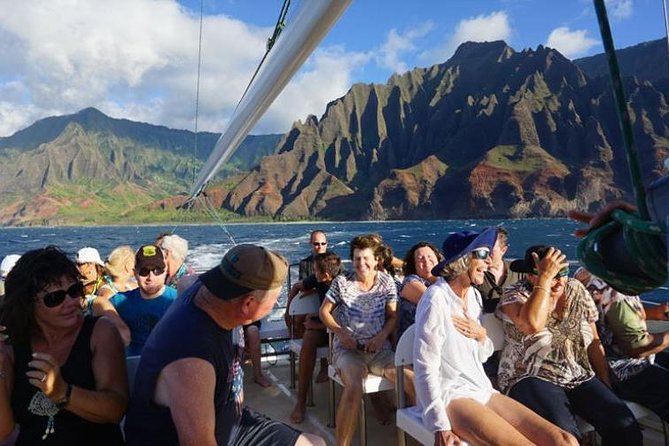Deluxe Na Pali Sunset Tour on the Lucky Lady - Key things to know before booking