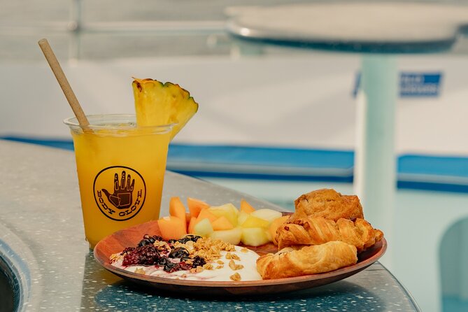 Deluxe Snorkel & Dolphin Watch Aboard a Luxury Catamaran from Kailua-Kona - Small Details That Make the Day Easier