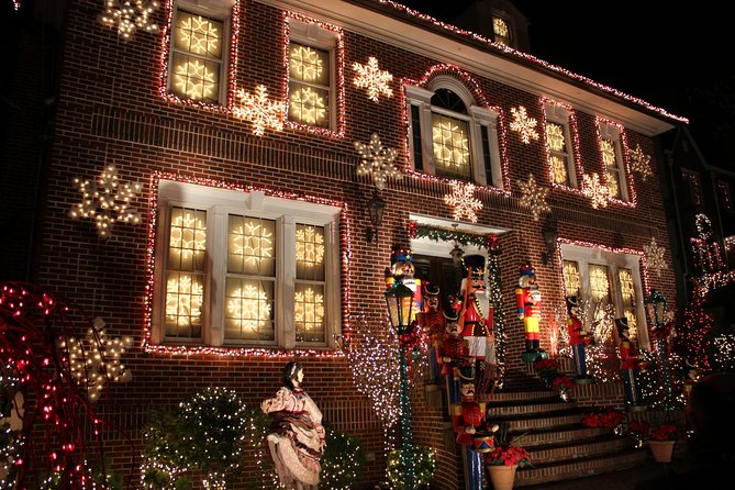 Dyker Heights Brooklyn Christmas Lights Tour - Brooklyn Bridge, DUMBO, and the Manhattan skyline