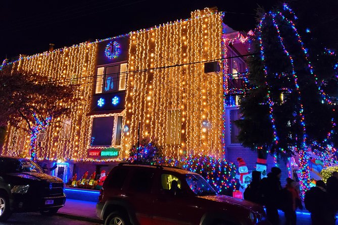 Dyker Heights Christmas Lights Guided Tour - Crowds, comfort, and practical limits