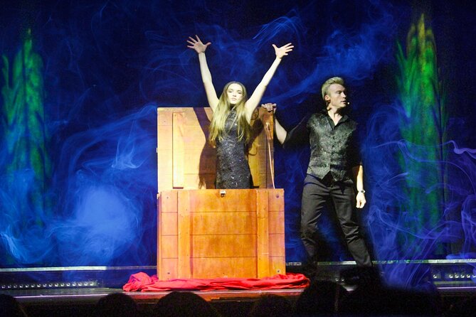 Escape Reality Branson Magic Dinner Show - About 70 minutes of comedy, escapes, and big illusions