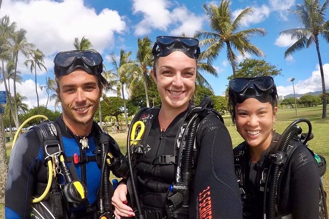 First-Time Scuba Diving in Honolulu + Free Videos - Building confidence in waist-deep water