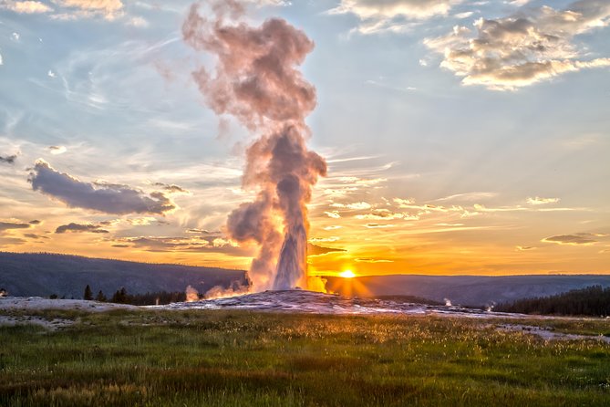 From Jackson Hole: Yellowstone Old Faithful, Waterfalls and Wildlife Day Tour - Geyser basins: more than one famous eruption
