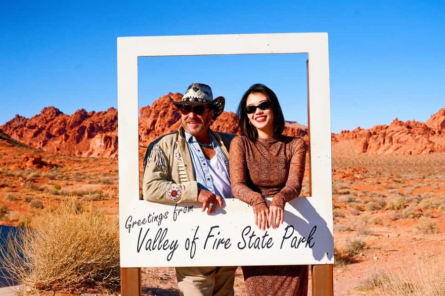 From Las Vegas: Valley of Fire State Park Guided Day Tour - Lunch at Seven Sisters