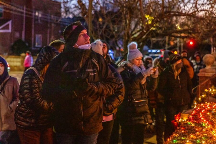 From Manhattan: 4-Hour Dyker Heights Holiday Lights Bus Tour - One hour among the Dyker Heights displays