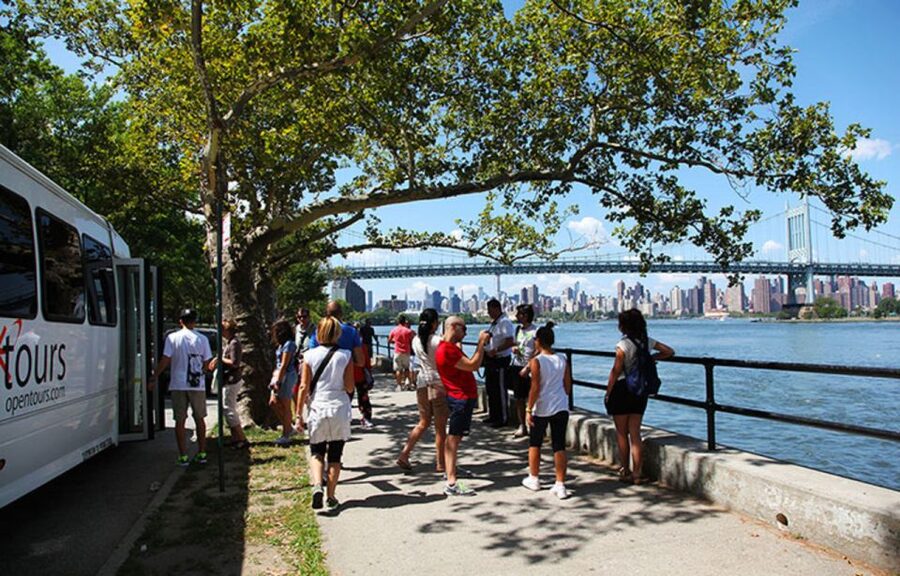 From Manhattan: Bronx, Queens and Brooklyn Half-Day Tour - Returning over the Brooklyn Bridge
