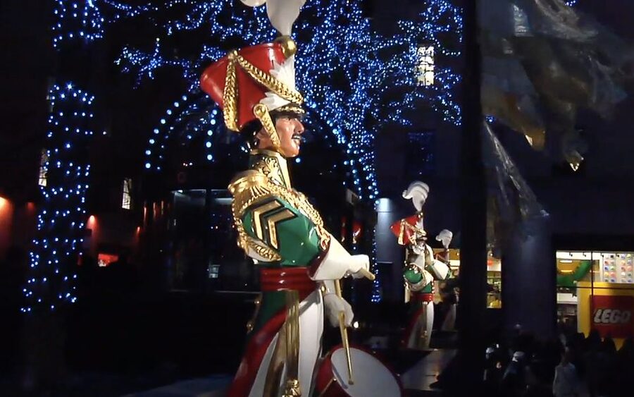 From Manhattan: Dyker Heights Lights & Skyline Tour - Why Dyker Heights has become a New York Christmas tradition