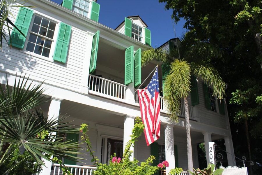 From Miami: Key West Day Trip with Pickup at Selected Hotels - How the guides affect the experience