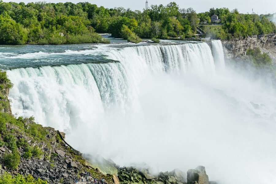 From New York City: Niagara Falls One Day Tour - Guides and the human side of the trip
