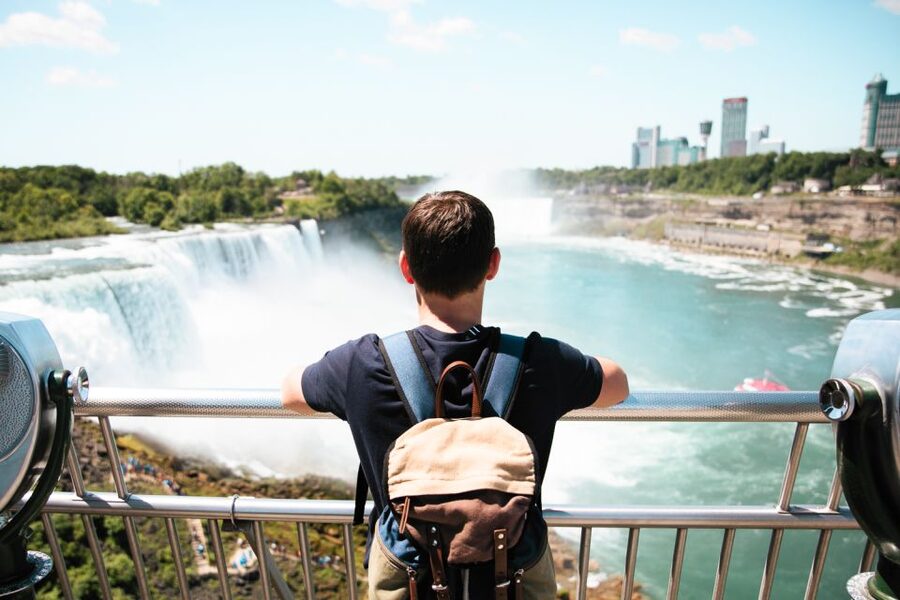From NYC: Niagara Falls Full-Day Tour with Maid of the Mist - How the guides affect the experience