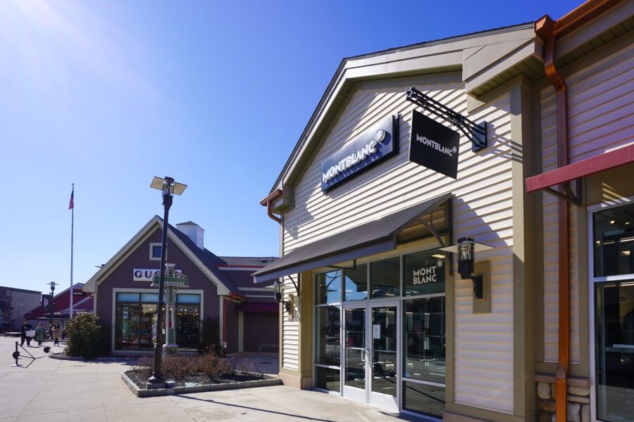 From NYC: Woodbury Common Premium Outlets Shopping Tour - Making the most of six hours or a full day