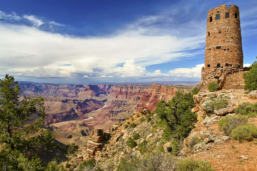 From Phoenix: Grand Canyon, Sedona, and Oak Creek Day Trip - Sedona’s Red Rocks make an early impression
