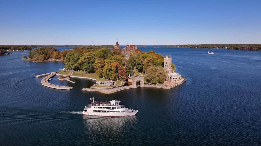 Gananoque: 1000 Islands Cruise & Optional Boldt Castle Entry - Watching the islands pass by
