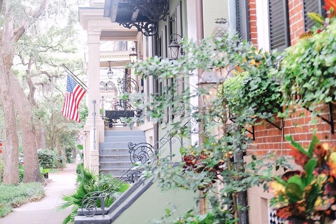 Genteel and Bard's Savannah History Walking Tour - Monterey Square and the Mercer Williams House