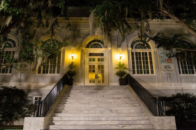 Ghosts of Charleston Night-Time Walking Tour with Unitarian Church Graveyard - The guides make or break the evening