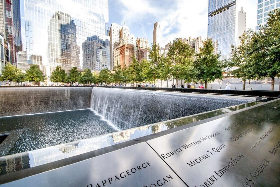 Ground Zero 9/11 Memorial Tour & Optional 9/11 Museum Ticket - Fifteen minutes at the Oculus and the rebuilt site