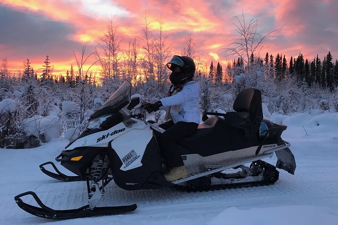Guided Fairbanks Snowmobile Tour - The safety briefing and practice laps