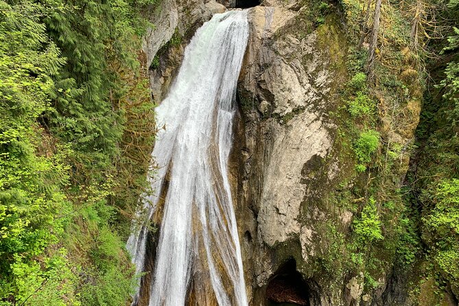Guided forest hike to Seattle waterfalls incl. Snoqualmie Falls - North Bend, Snoqualmie, and old railway history