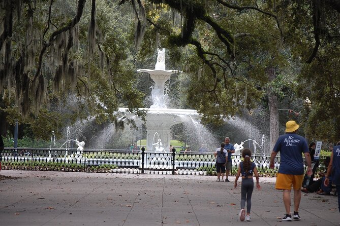 Heart of Savannah History Walking Tour - 2hr - Juliette Gordon Low’s birthplace, seen from the street