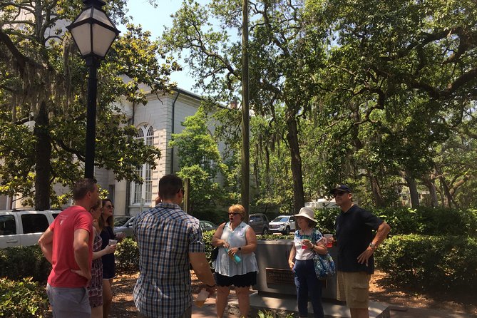 Heart of Savannah History Walking Tour - 2hr - Wright Square and the story beneath the Gordon Monument