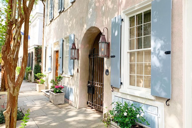 Hidden Alleyways and Historic Sites Small-Group Walking Tour - What the small group changes