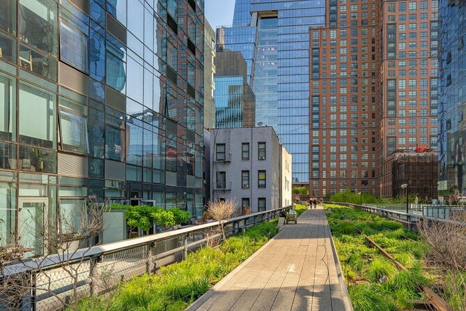 High Line and Chelsea Small Group Tour - One hour on the High Line
