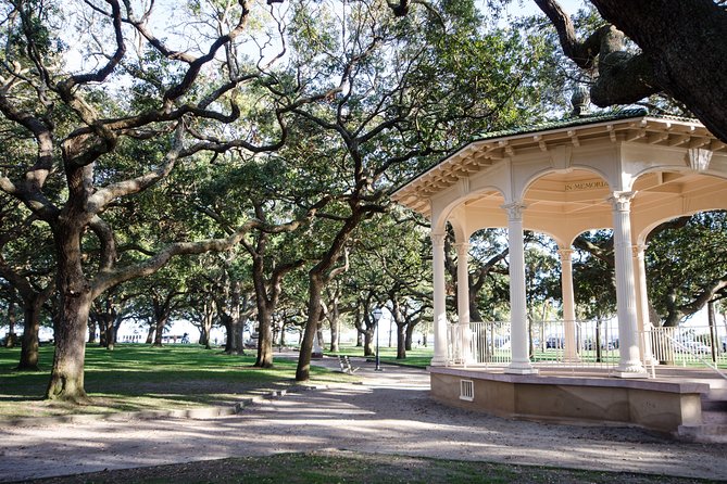 Highlights of Charleston Guided Walking Tour - The French Huguenot Church adds a different voice